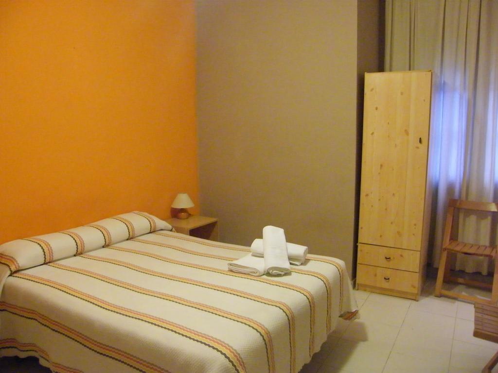 Pension Corona ซาราโกซา ภายนอก รูปภาพ